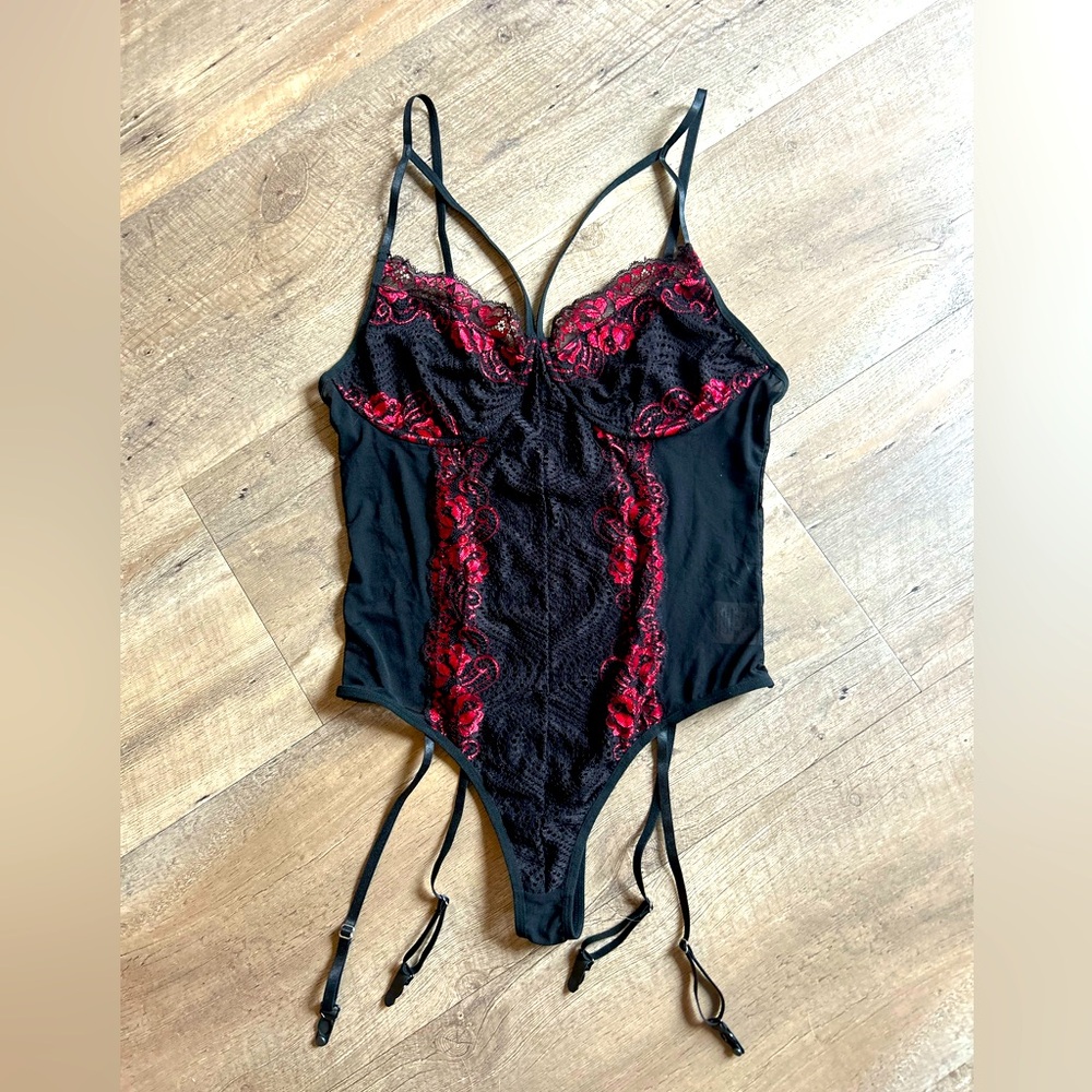 Avidlove Black & Red Lace Lingerie – Size L-NWT